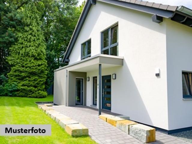 Freistehendes Einfamilienhaus, nebst Garage und Stellplatz