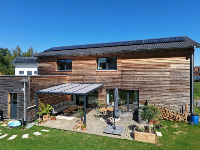 Freistehendes, energieeffizientes Einfamilienhaus mit Südgarten