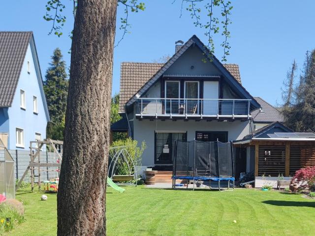 Provisionsfrei: Freist. EFH auf 1.416 m² – seltenes großes Grundstück, zentrale Lage in Hennef