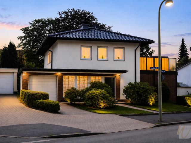 Freistehendes Familienhaus mit großem Garten, Sonnenterrasse & Entwicklungspotenzial