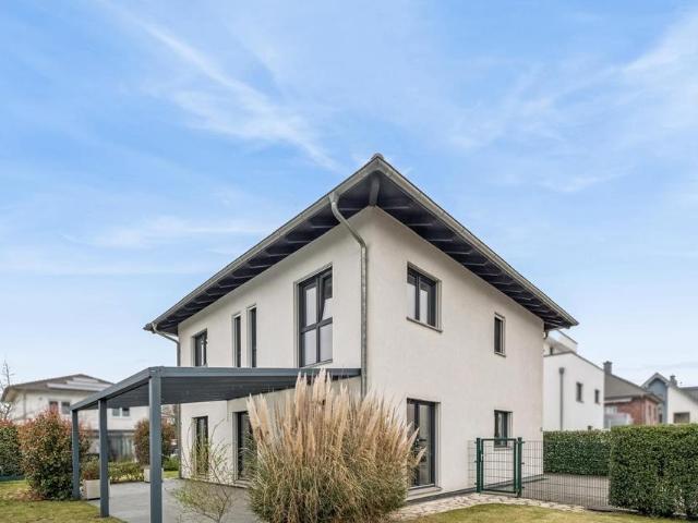 Freistehendes Familienhaus mit Westterrasse und Garage