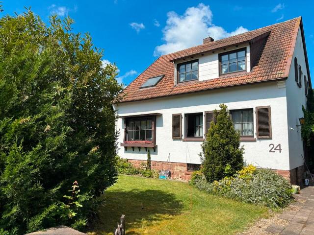 Freistehendes Familienhaus mit Wintergarten in ruhiger Lage