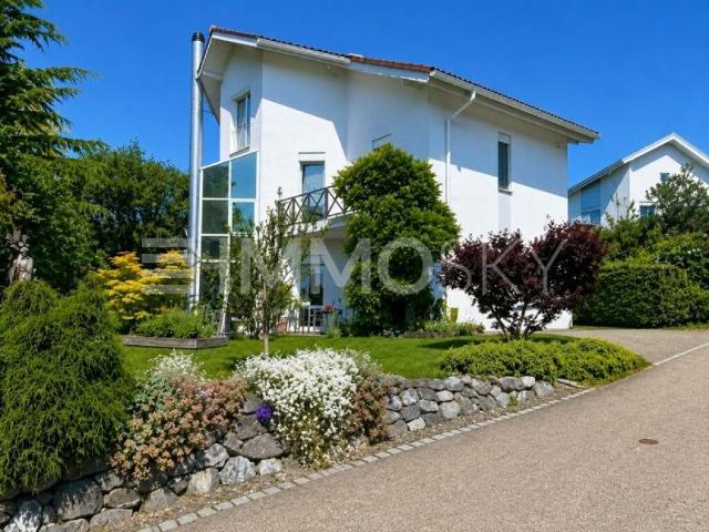 Freistehendes Familienparadies mit grosszügigem Garten