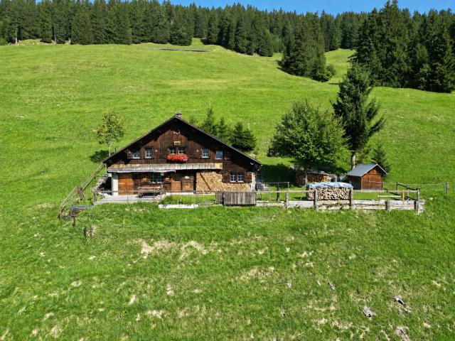 Freistehendes Ferienhaus an ruhiger und sonniger Lage in Elm, Gemeinde Glarus Süd