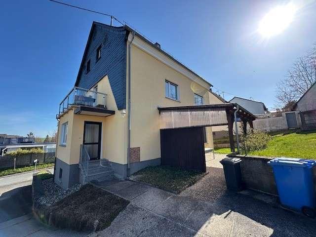 Freistehendes Haus 3 Wohneinheiten/ 2 Garagen in Breithardt! Eckgrundstück 870m² !