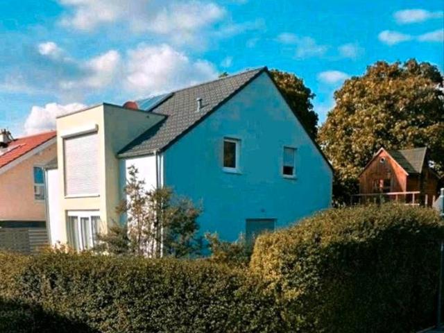 freistehendes Haus am Ortsrand