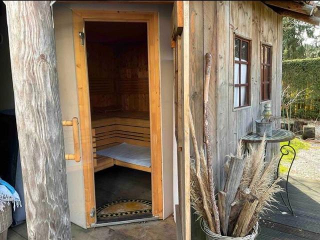 Freistehendes Haus am Waldrand, Wellness pur. Quiet, new loft located in Köln, Bergisch Gladbach