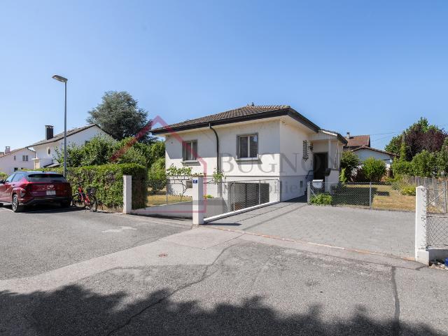 Freistehendes Haus auf einem schönen Grundstück von 692 m²