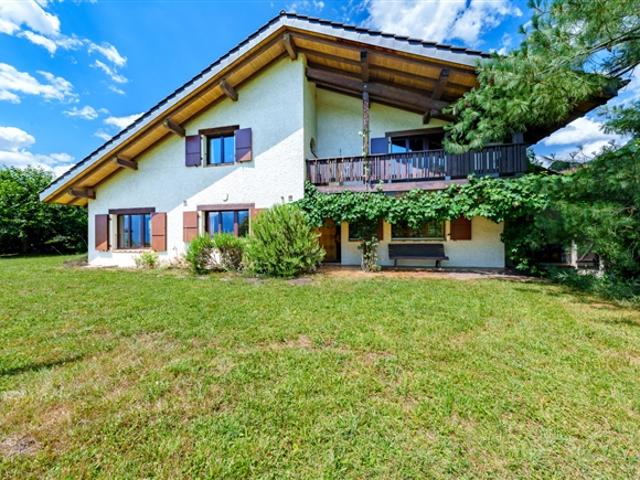 Freistehendes Haus auf grosszügigem Grundstück mit Seeblick