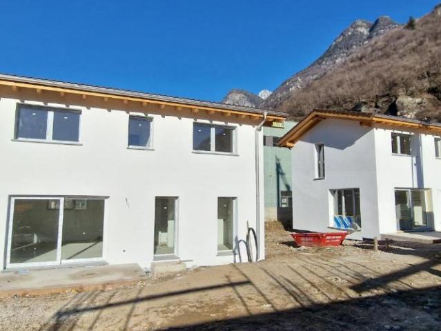 Freistehende Villa im neuen Wohnkomplex in Cadenazzo, im Bau befindlich