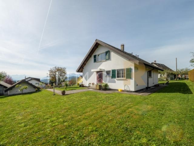 Freistehendes Haus mit Alpenblick auf Grundstück von 800 m²