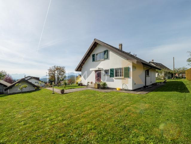 Freistehendes Haus mit Alpenblick auf Grundstück von 800 m²
