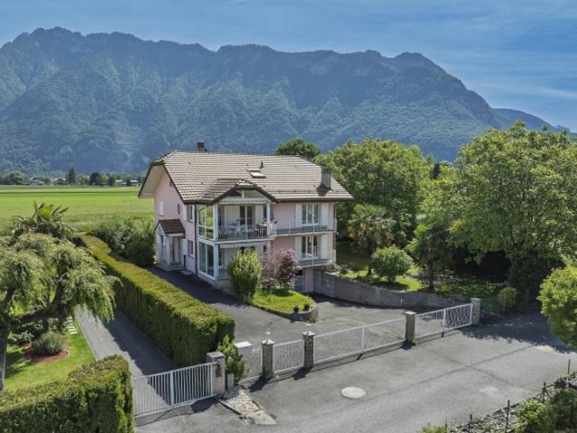 Freistehendes Haus mit der Möglichkeit von 2 Wohnungen in Noville