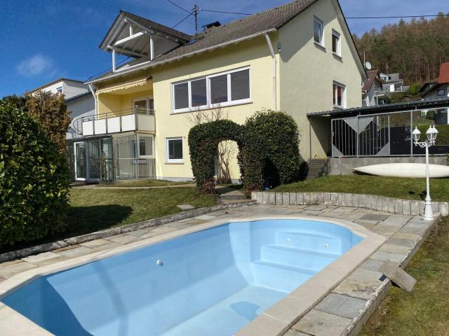 freistehendes Haus mit ELW, Seesicht, Garten und Pool