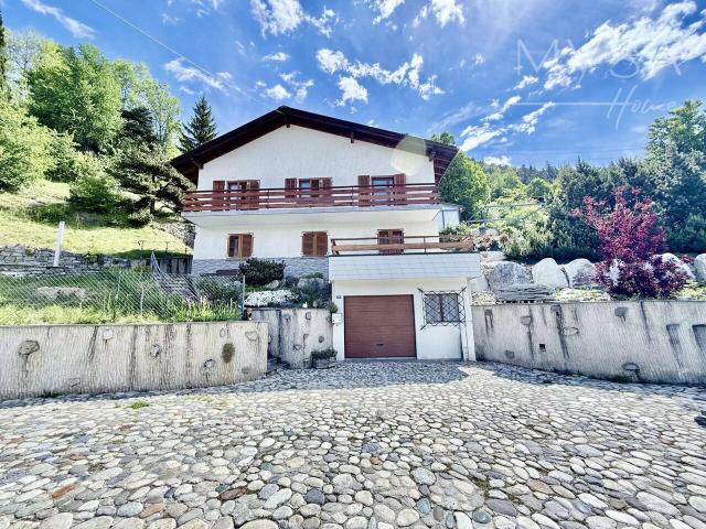 Freistehendes Haus mit grossem Baugrundstück im Val d’Anniviers