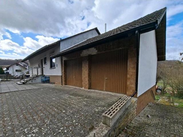 Freistehendes Haus mit großem Grundstück
