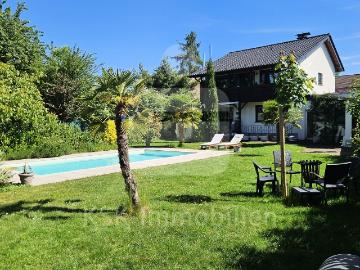 Freistehendes Haus mit Pool auf großem Grundstück!