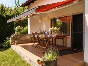 Freistehendes Haus mit Traumgarten, Balkon, Terrasse und Garage In Traunreut