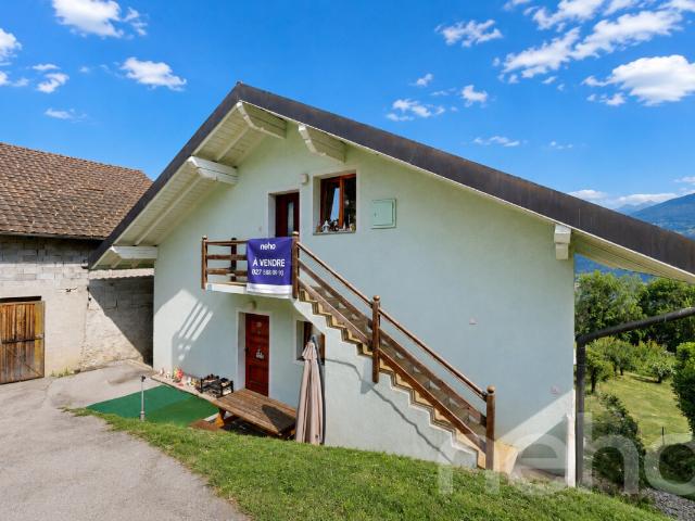 Freistehendes Haus mit unabhängiger Wohnung