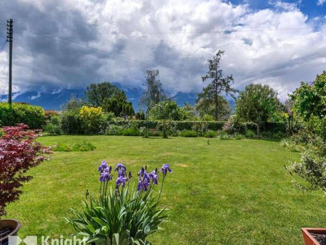 Freistehendes Haus mit viel Charakter und 10 Zimmern im Stadtzentrum zum Verkauf in St Légier