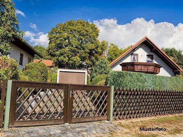 Freistehendes Haus mit viel Platz & Potenzial