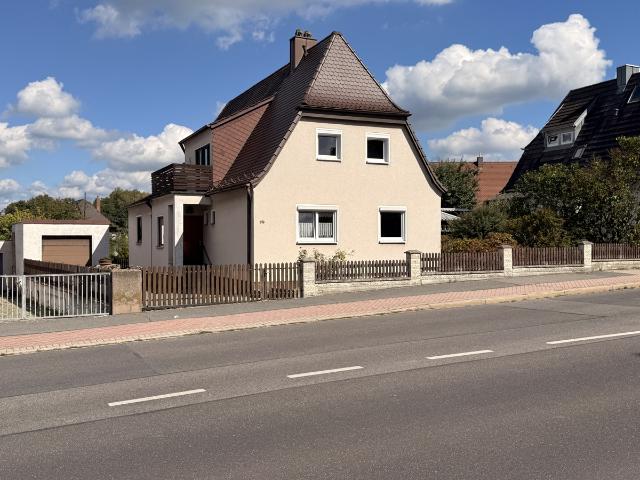 Freistehendes Haus mit vielen Gestaltungsmöglichkeiten und großem Grundstück