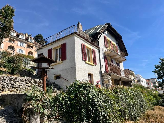 Freistehendes Haus mit 2 Wohnungen zum Renovieren