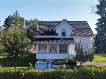 Einfamilienhaus mit 5.5 Zimmern in einer ruhigen Gegend