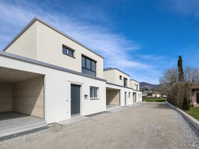 Freistehende Villa mit 5,5 Zimmern in Stabio