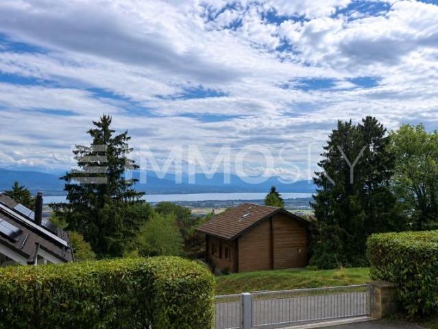 Freistehendes Haus mit 7,5 Zimmern sowie See und Bergblick
