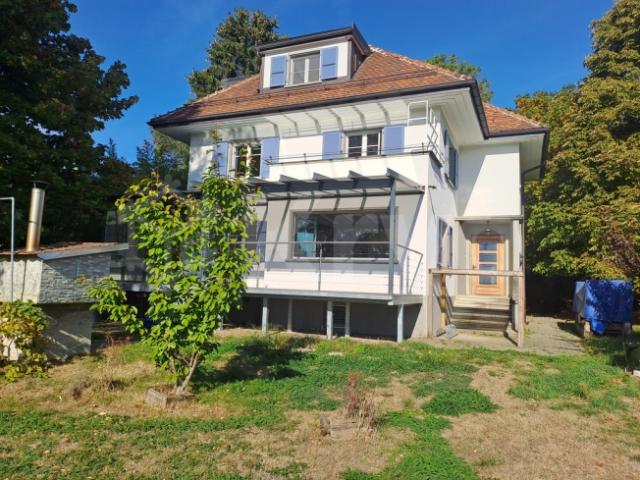 Freistehendes Haus mit 7,5 Zimmern und großem Garten