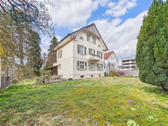 Freistehendes Haus wird in der Nähe aller Annehmlichkeiten renoviert