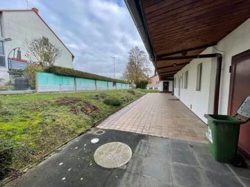 Freistehendes Haus zu vermieten in ruhiger, sonniger Lage mit Garten, Garage, Einfahrt und Terrasse