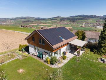 Freistehendes, sonnenverwöhntes Einfamilienhaus mit viel Umschwung