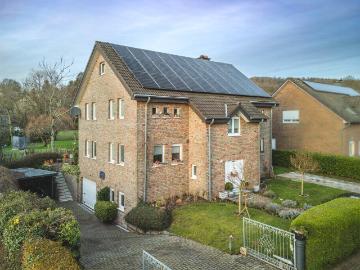 Freistehendes, umfassend modernisiertes Einfamilienhaus mit traumhaftem Garten in Gemmenich