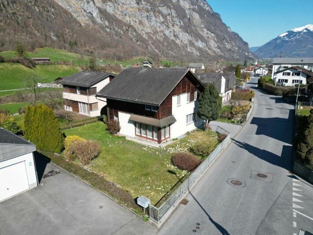 Freistehendes und charmantes Einfamilienhaus an sonniger Lage in Riedern, Gemeinde Glarus