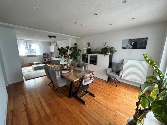 Freistehendes Wohnhaus in Göttelborn mit Pool, Garagen, PV Anlage