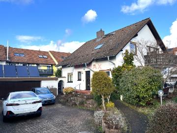 Freistehendes Wohnidyll für 1 oder 2 Familien mit Solaranlage, Doppelgarage in Spielstraße