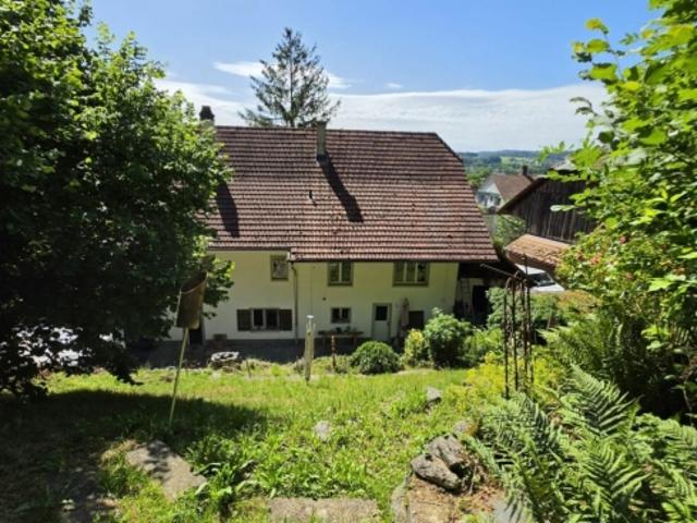 Freistehendes Zuhause mit Charme und Entwicklungspotenzial