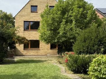 Freistehendes Zwei bis Dreifamilienhaus mit großem Garten in Aachen Brand