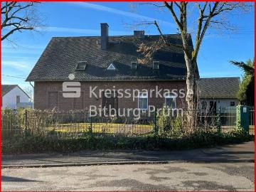 Freistehendes Zwei bis Dreifamilienhaus mit Potential