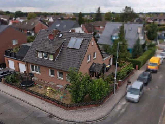 Freistehendes Zweifamilienhaus