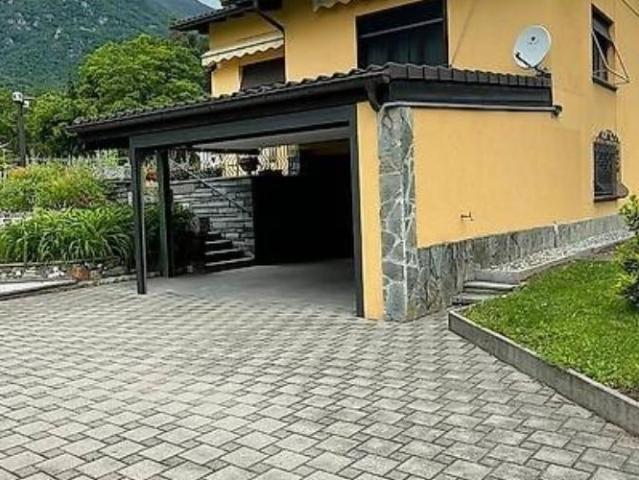 Freistehendes Zweifamilienhaus im Grünen mit grossem Grundstück in Cresciano