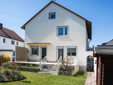 Freistehendes Zweifamilienhaus in Nürnberg Eibach zu verkaufen