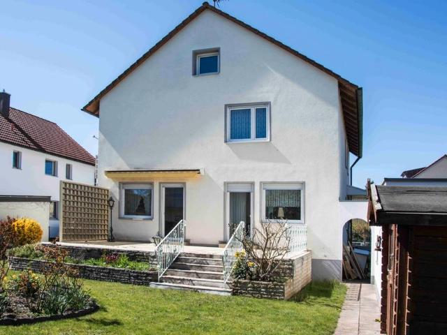 Freistehendes Zweifamilienhaus in Nürnberg Eibach zu verkaufen