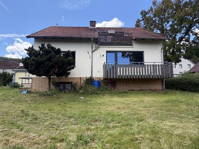 Freistehendes Zweifamilienhaus in Reyershausen * Wfl. ca. 150 m² * GS 688 m² * Garage