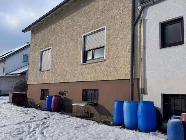 Freistehendes Zweifamilienhaus in ruhiger, guter Lage von Berg