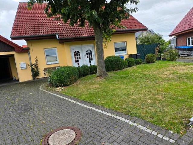 Freistehendes Zweifamilienhaus in ruhiger Lage