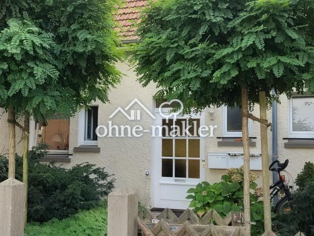 Freistehendes Zweifamilienhaus mit Apartment & 3 Garagen