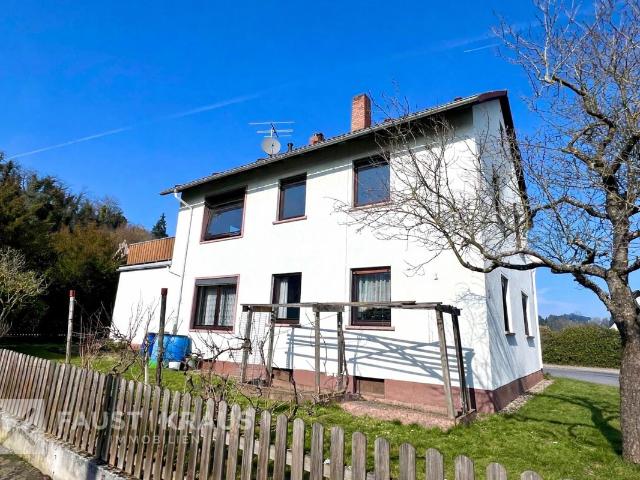 Freistehendes Zweifamilienhaus mit Garten, Garage & Werkstatt in Obernburg